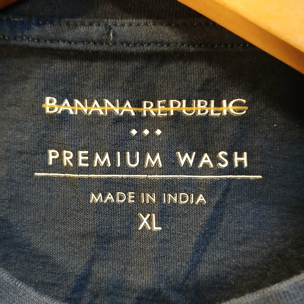 Banana Republic Mens XL Navy Blue Graphic Logo T-Shirt Premium Wash Cotton Tee